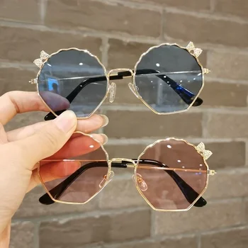Yeni Moda çocuk Güneş Gözlüğü Erkek ve Kız Anti-Uv güneş gözlüğü Bebek Sevimli Yay Küçük Kız Kabuk Gözlük Metal Çerçeve Gözlük