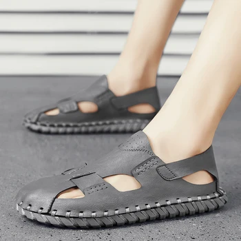 Erkek Hakiki Deri Sandalet 2023 Yaz Yeni Nefes İçi Boş Roma Rahat Slaytlar Ayakkabı Erkekler üzerinde Kayma Kapalı Ayak plaj ayakkabısı