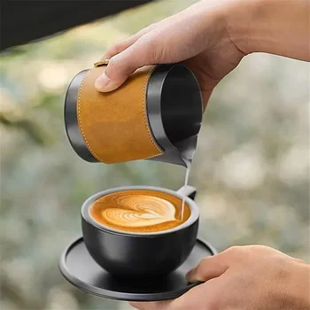 304 Paslanmaz Çelik Latte Kahve Fincanı Deri Kılıf ile Sivri Ağız Kalınlaşmış Süt Köpüğü Latte fincanı Çekme Çiçek Tankı Barista Aracı