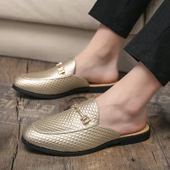 Moda Yeni Erkekler Altın Siyah Yarım Terlik sürüş ayakkabısı Rahat Patent Deri Katır Moccasins nefes alan loafer'lar Zapatos Hombre
