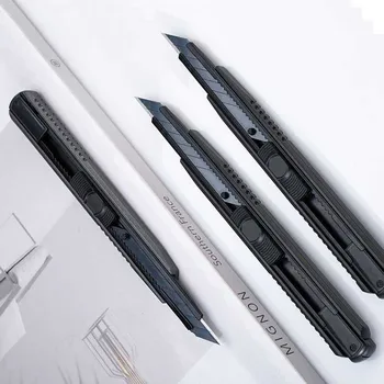 9mm Yapış Kapalı Maket Bıçağı Yüksek Sertlik Geri Çekilebilir Kutu Kesiciler, paket Kesici 9mm Bıçak Ev Ofis İş İstasyonu için, siyah